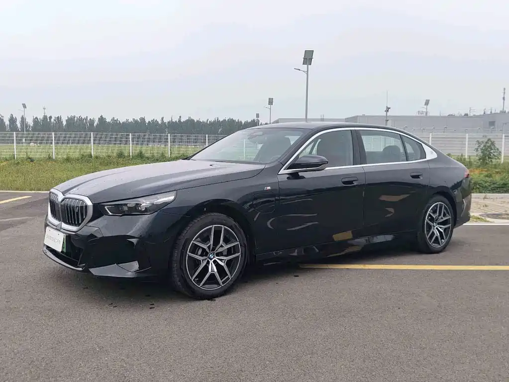 BMW i5 2025 — фото 1
