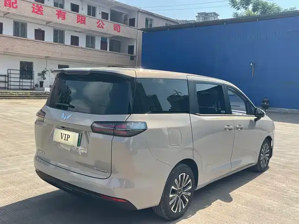 Wuling Starlight 730 New Energy 2025