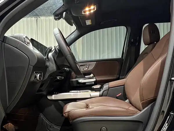 Mercedes-Benz GLB 2023