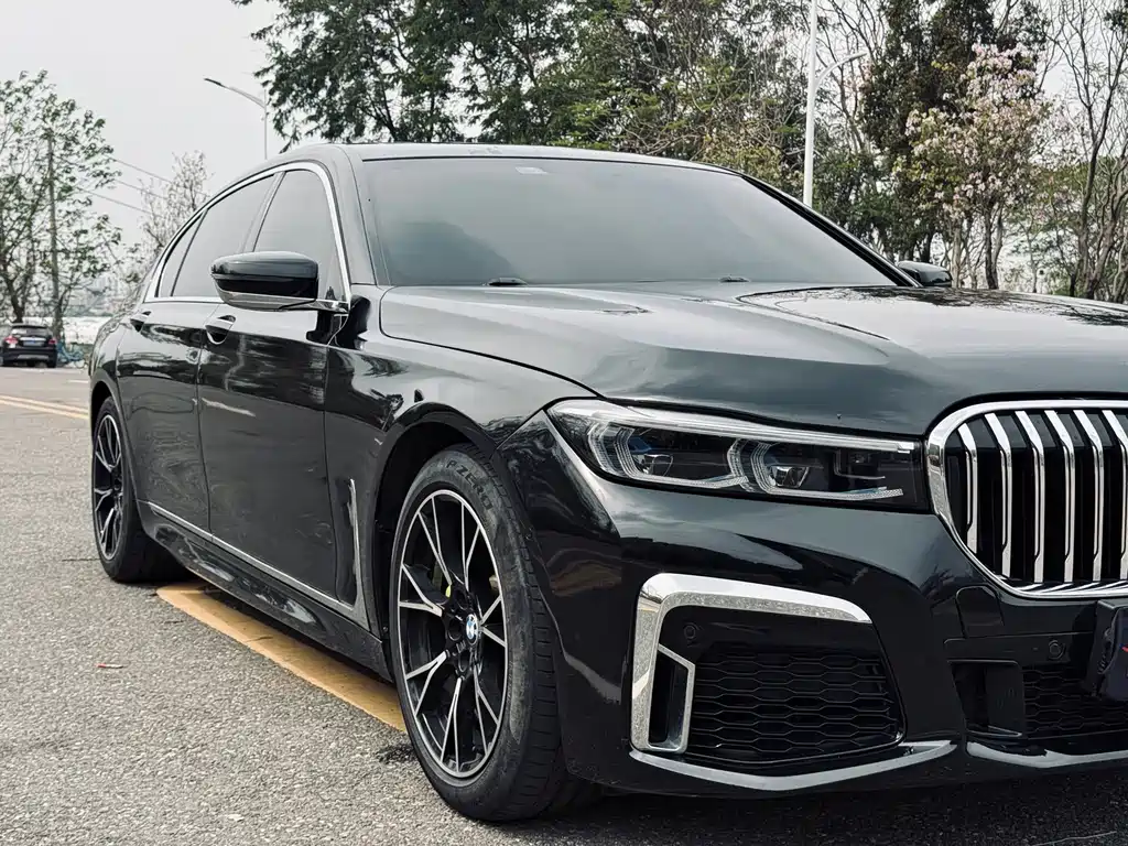 BMW 7 Series 2017 — фото 13