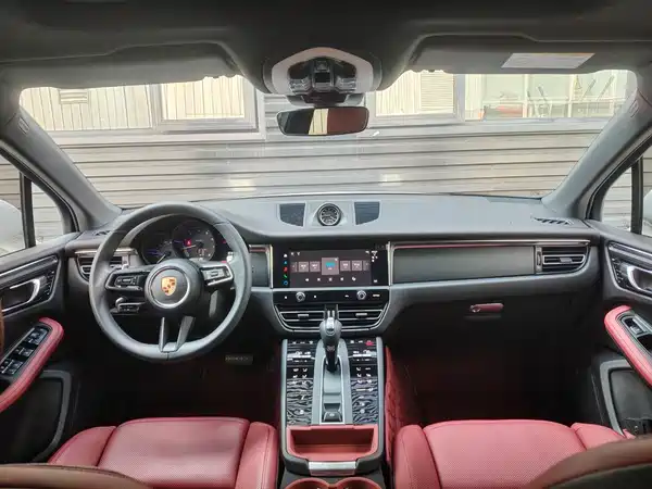 Porsche Macan 2025
