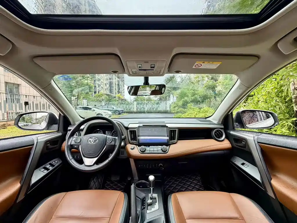 Toyota RAV4 2017 — фото 13