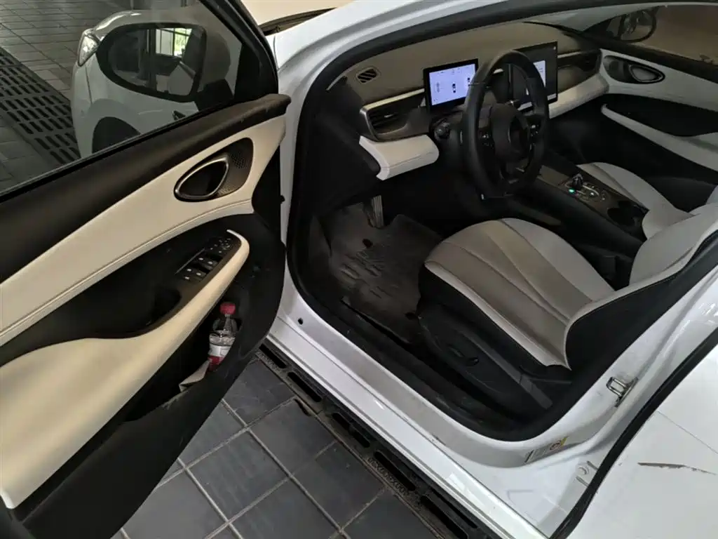 BYD Seal 05 DM-i 2025 — фото 16