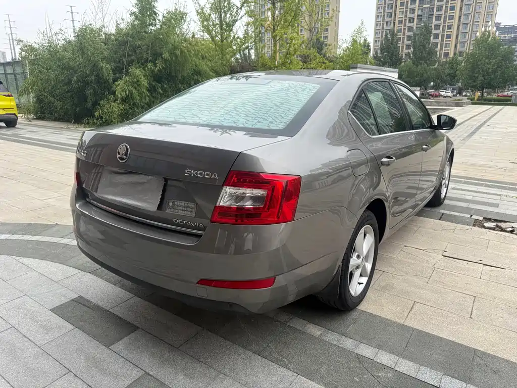 Skoda Octavia 2015 — фото 11