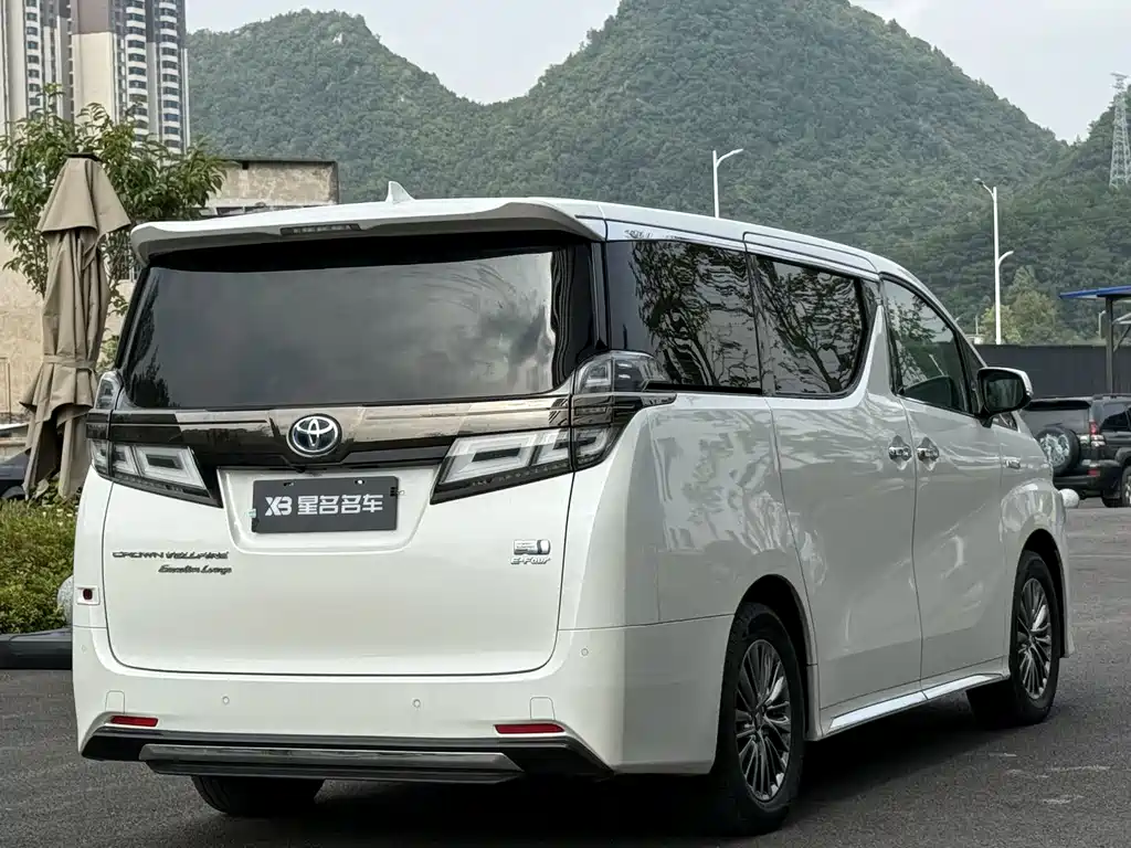 Toyota Vellfire 2023 — фото 14
