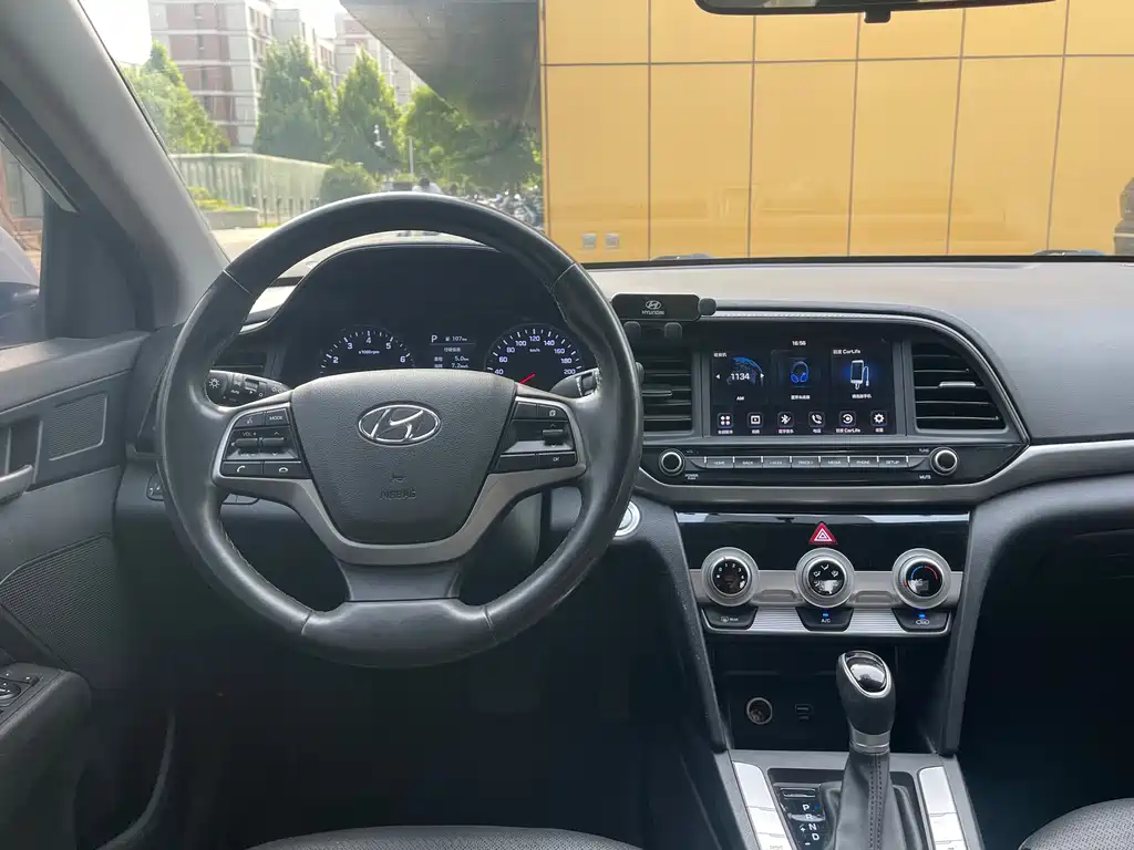 Hyundai Elantra 2020 — фото 16