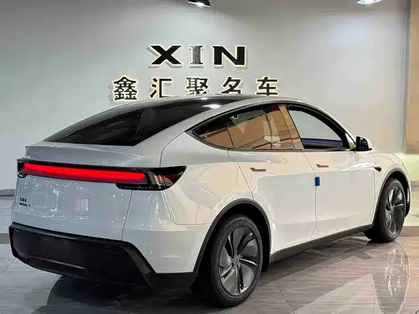 Tesla Model Y 2026