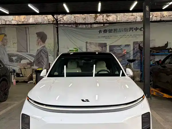 Li Auto L6 2025