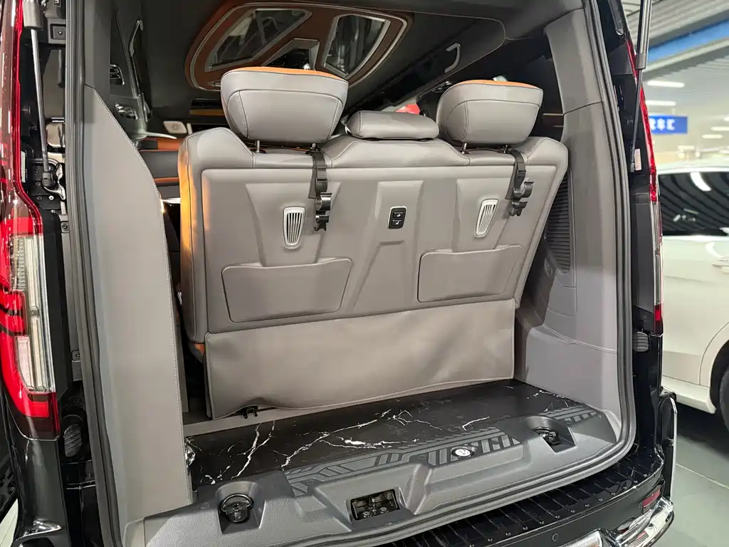 Ford Tourneo 2025 — фото 17