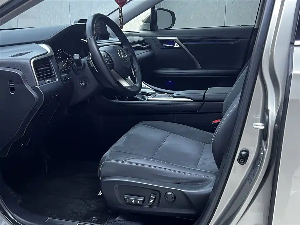 Lexus RX 2021