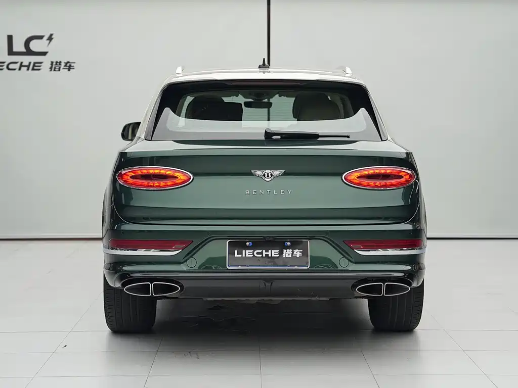 Bentley Bentayga 2021 — фото 11