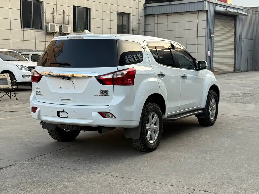 Isuzu MU-X 2016 — фото 12