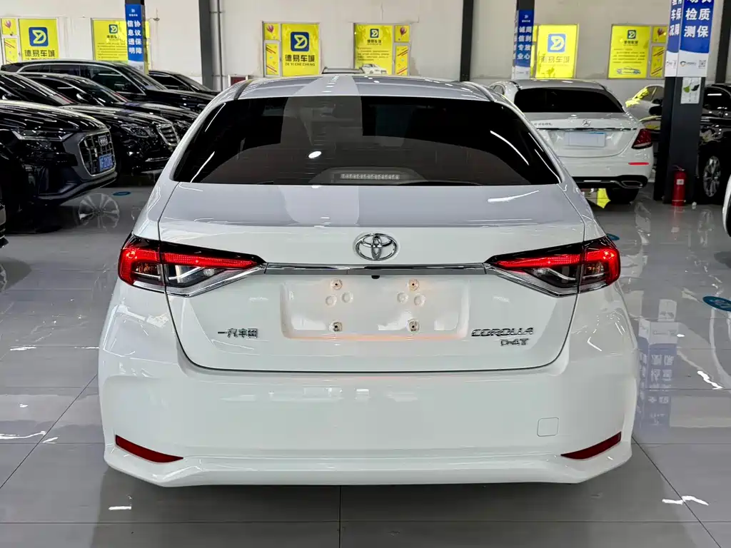 Toyota Corolla 2023 — фото 10
