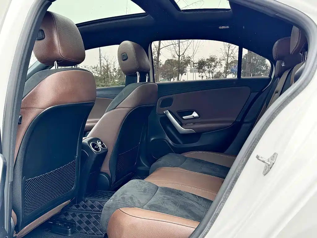 Mercedes-Benz A-Class 2019 — фото 10