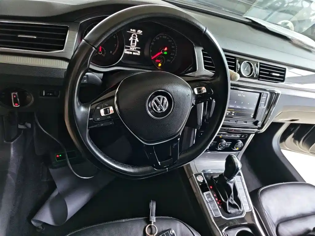 Volkswagen Passat 2018 — фото 11