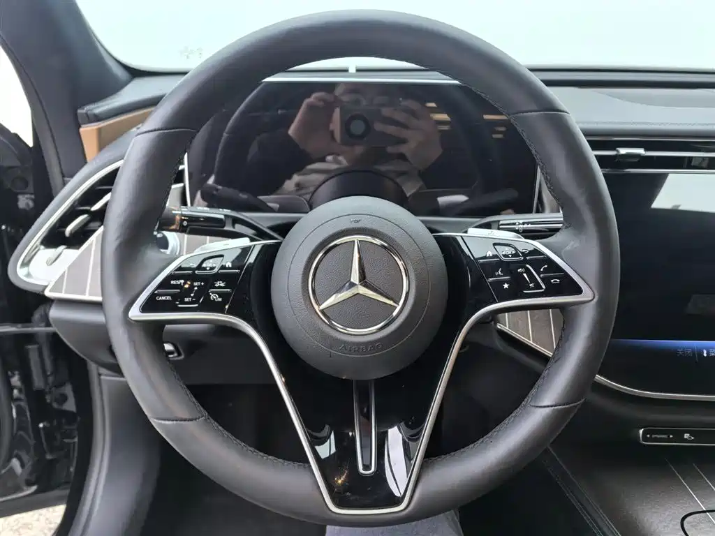 Mercedes-Benz E-Class 2025 — фото 7