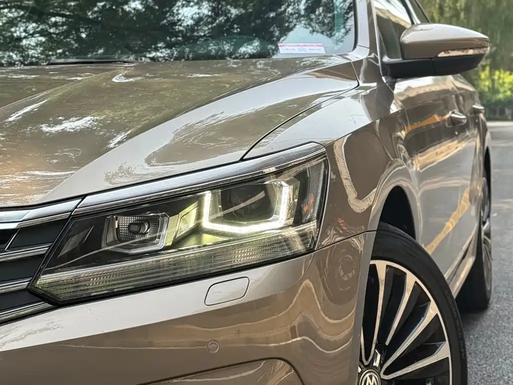 Volkswagen Passat 2016 — фото 13