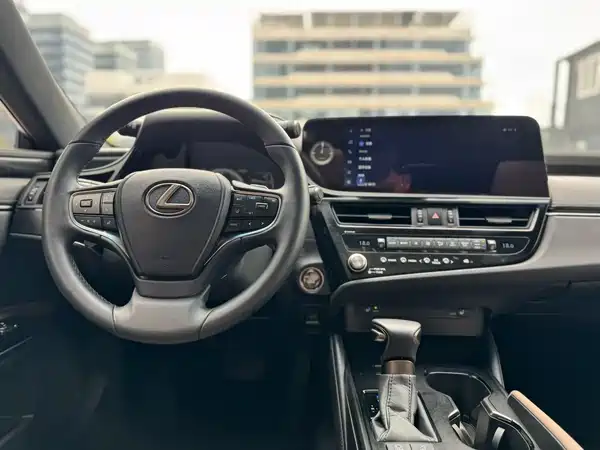 Lexus ES 2023