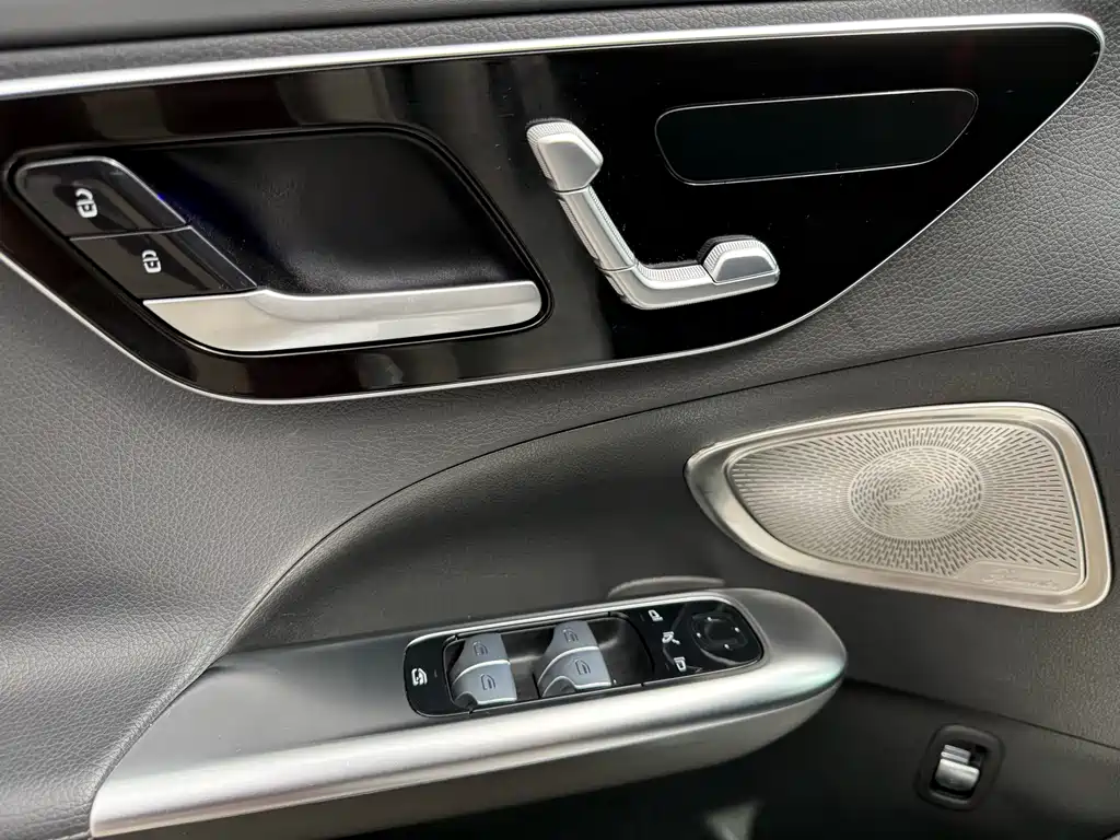 Mercedes-Benz C-Class 2023 — фото 15