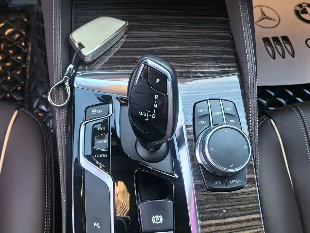 BMW 5 Series 2019 — фото 17