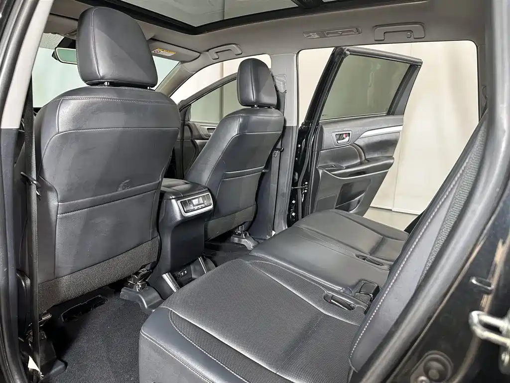 Toyota Highlander 2020 — фото 13