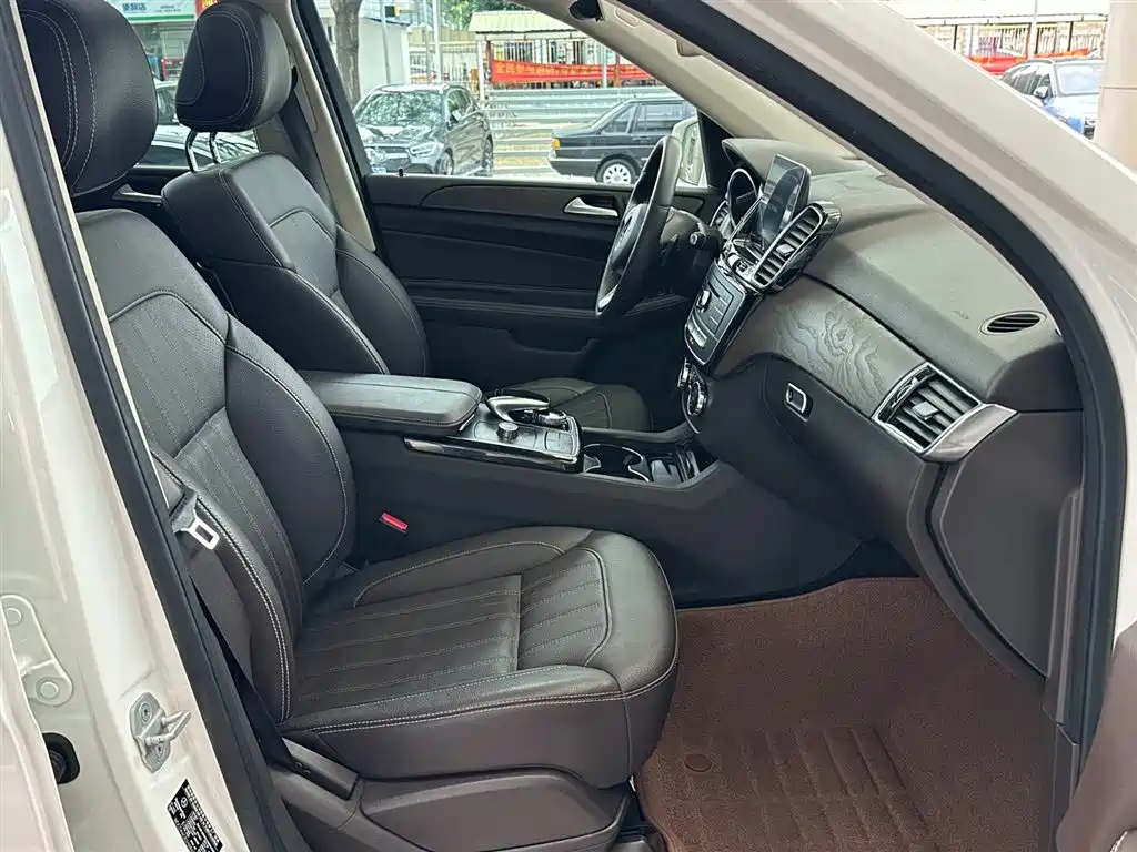 Mercedes-Benz GLE 2017 — фото 15