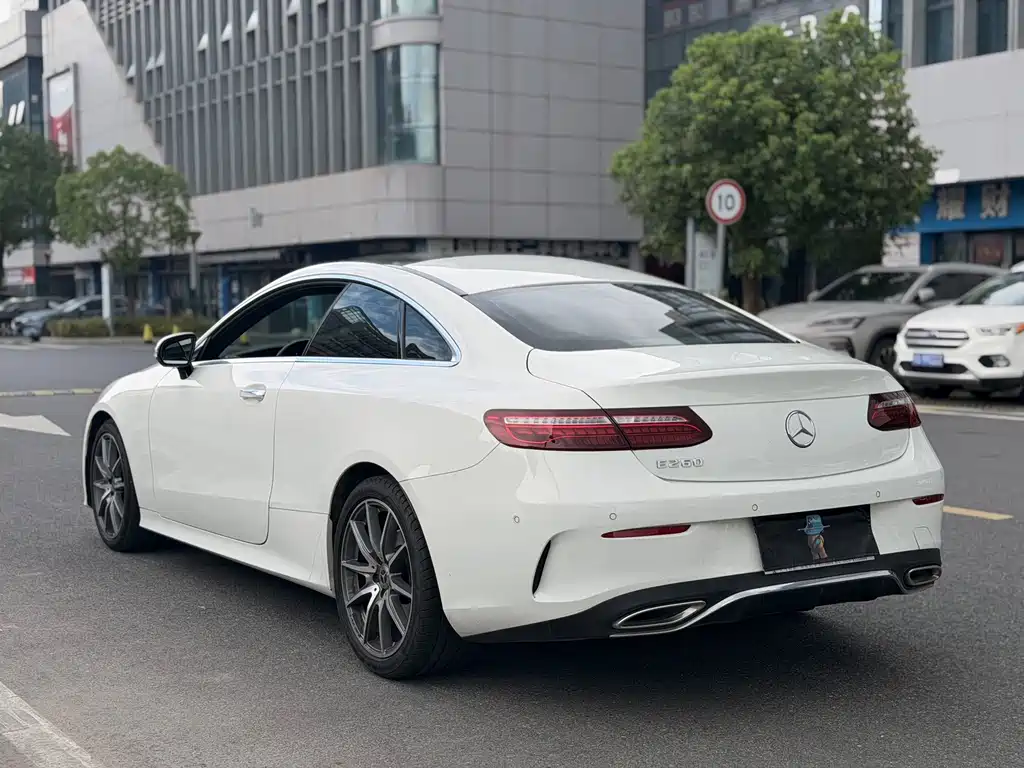 Mercedes-Benz E-Class 2022 — фото 11