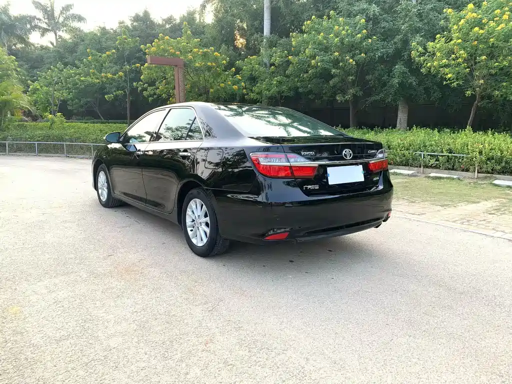 Toyota Camry 2017 — фото 4