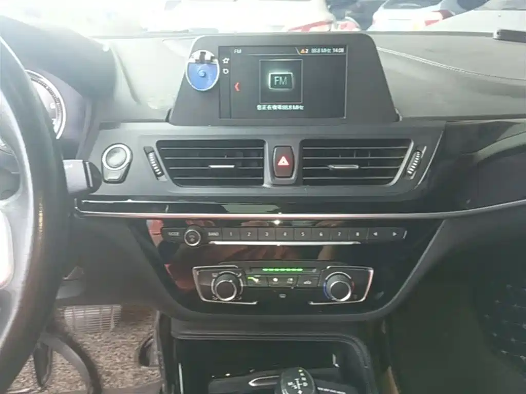 BMW 1 Series 2018 — фото 13