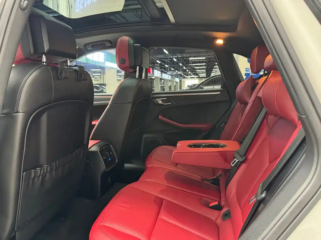 Porsche Macan 2017 — фото 11