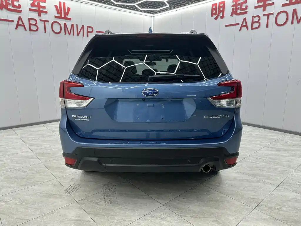 Subaru Forester 2022 — фото 9