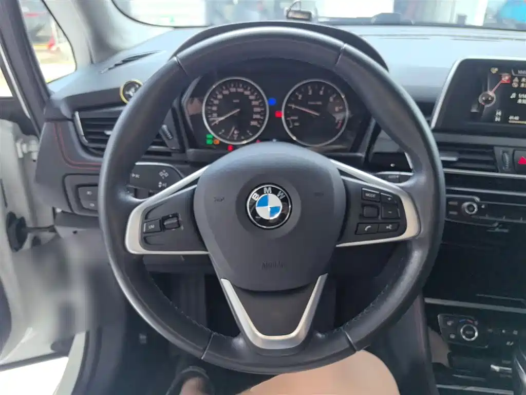 BMW 2 Series Active Tourer 2015 — фото 11