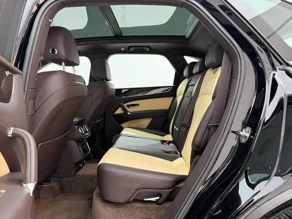 Bentley Bentayga 2019 — фото 17