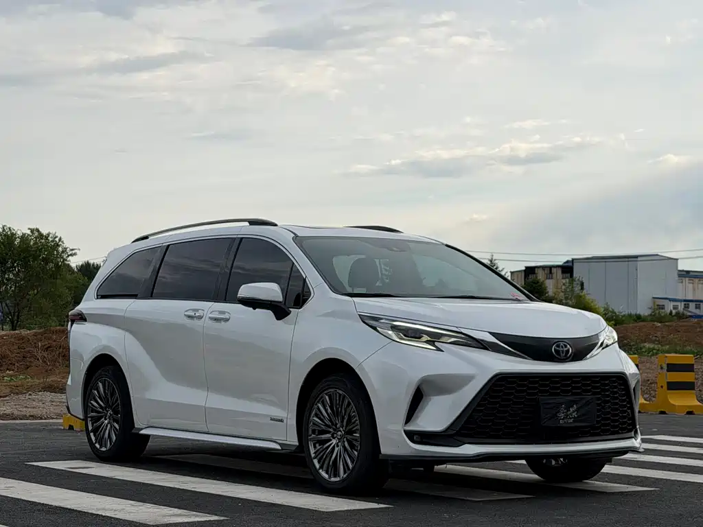 Toyota Granvia 2024
