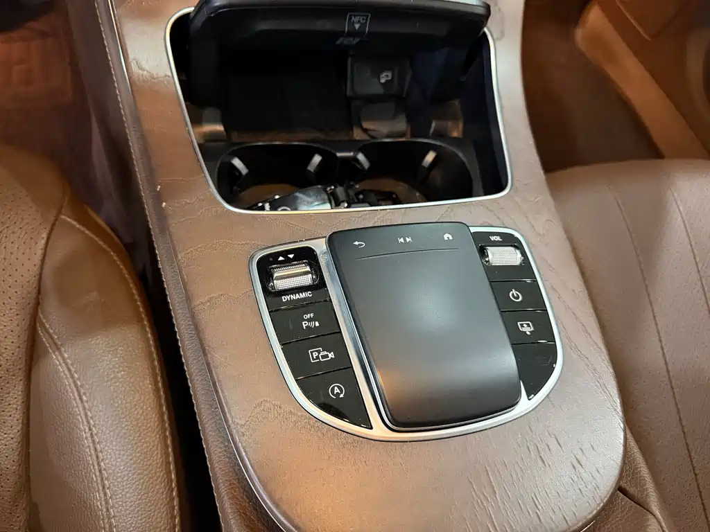 Mercedes-Benz E-Class 2021 — фото 19