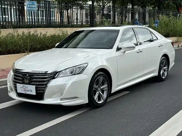 Toyota Crown 2015