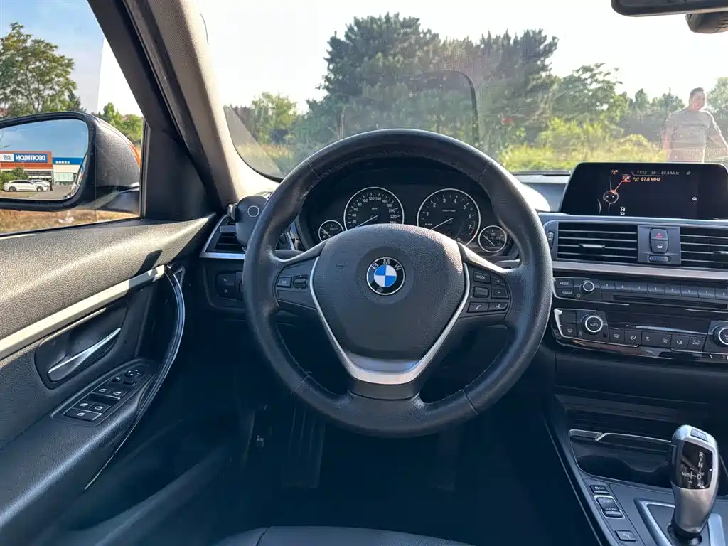BMW 3 Series 2016 — фото 21