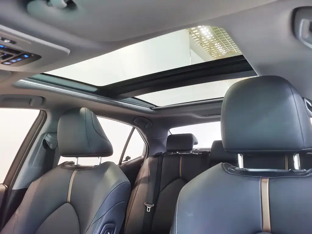 Toyota Camry 2022 — фото 17