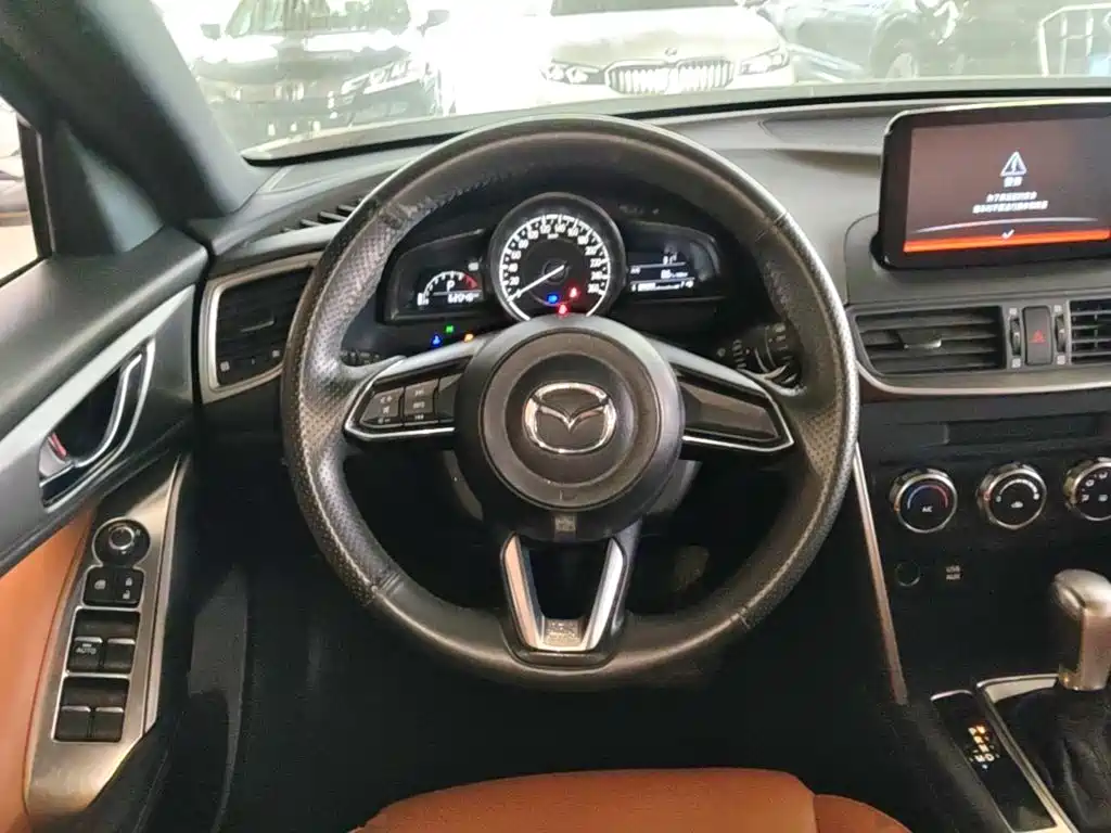 Mazda CX-4 2019 — фото 11