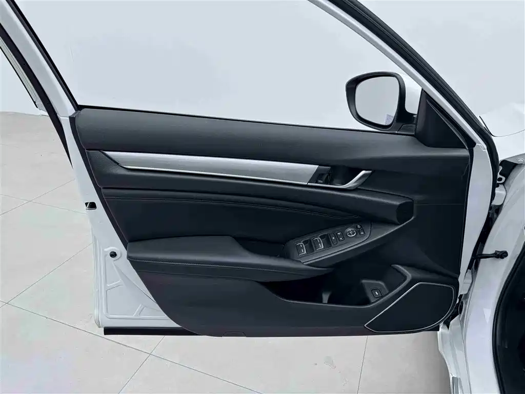 Honda Accord 2021 — фото 10