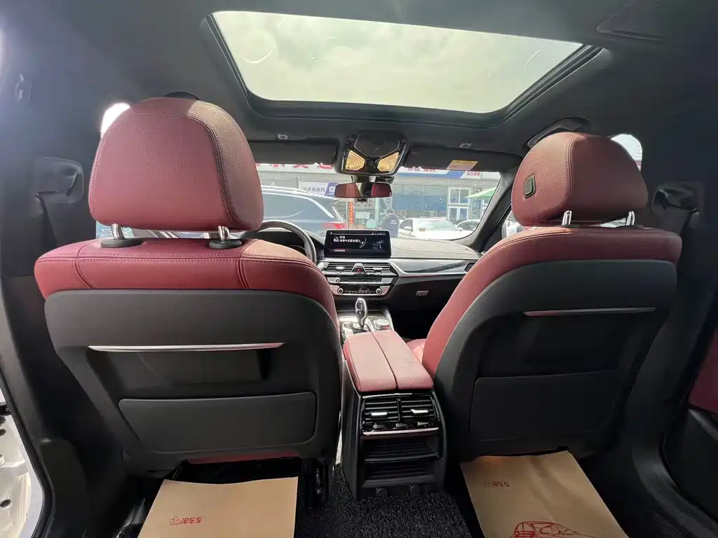 BMW 5 Series 2019 — фото 10