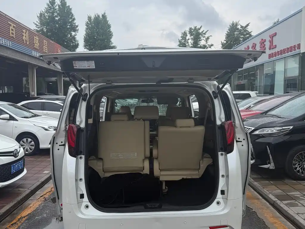 Toyota Alphard 2017 — фото 17