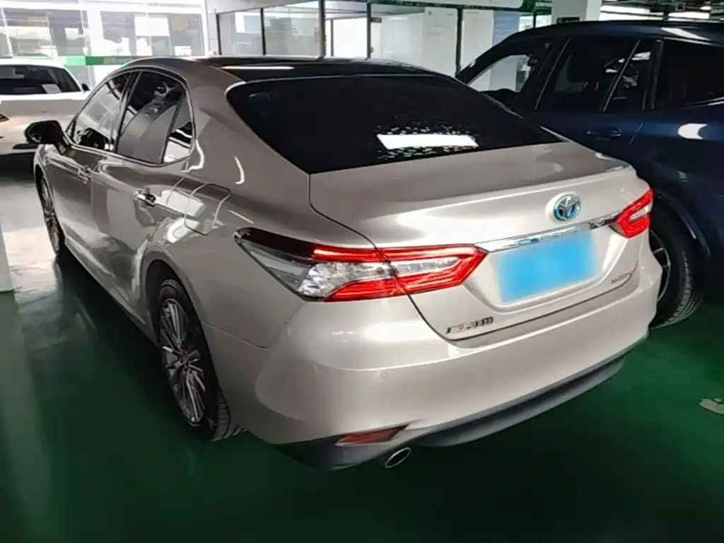 Toyota Camry 2019 — фото 5