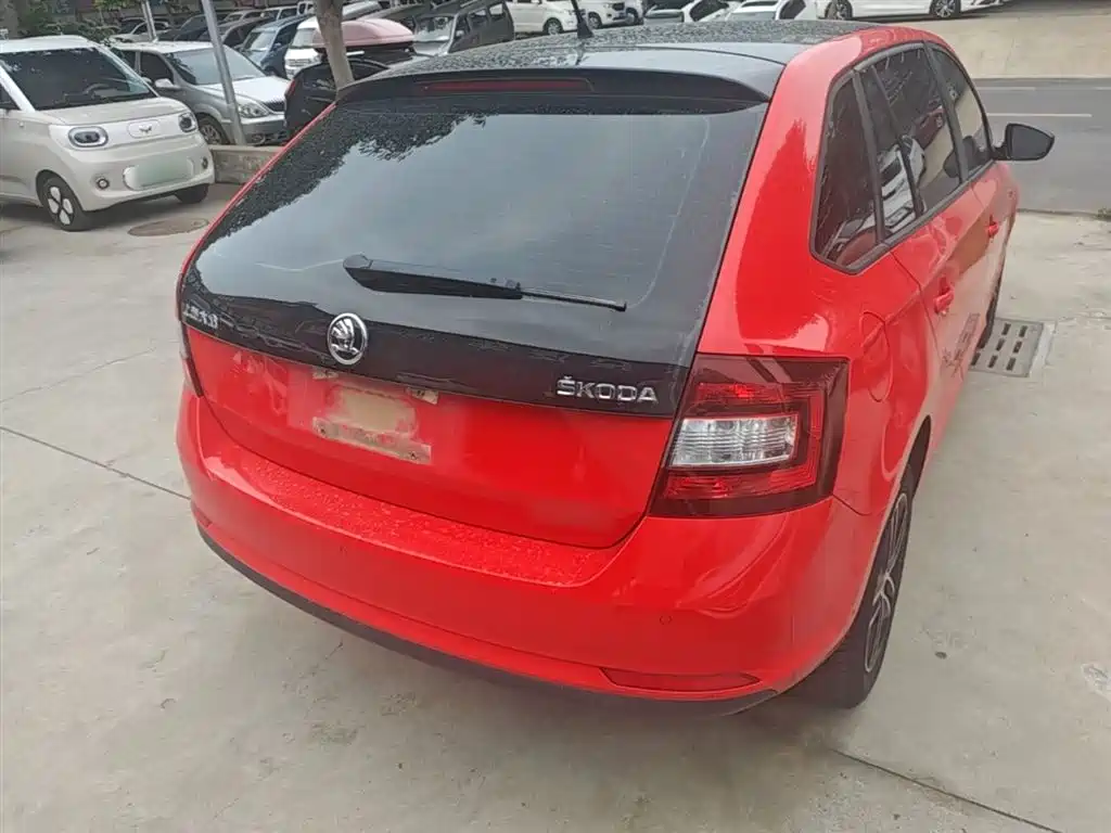 Skoda Rapid Spaceback 2014 — фото 7