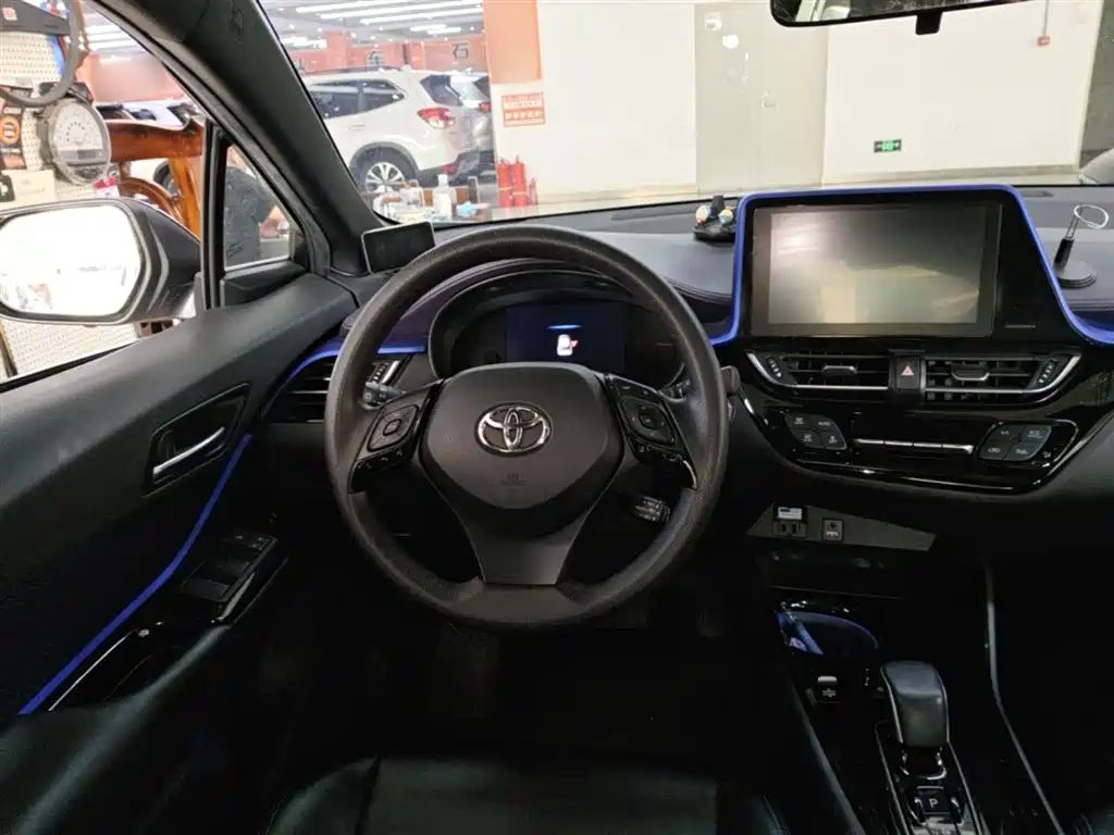 Toyota C-HR EV 2021 — фото 7