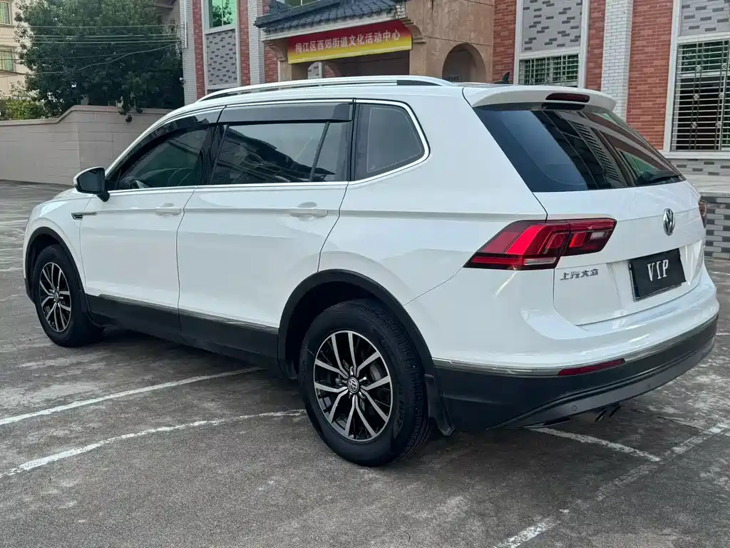 Volkswagen Tiguan L 2018 — фото 9