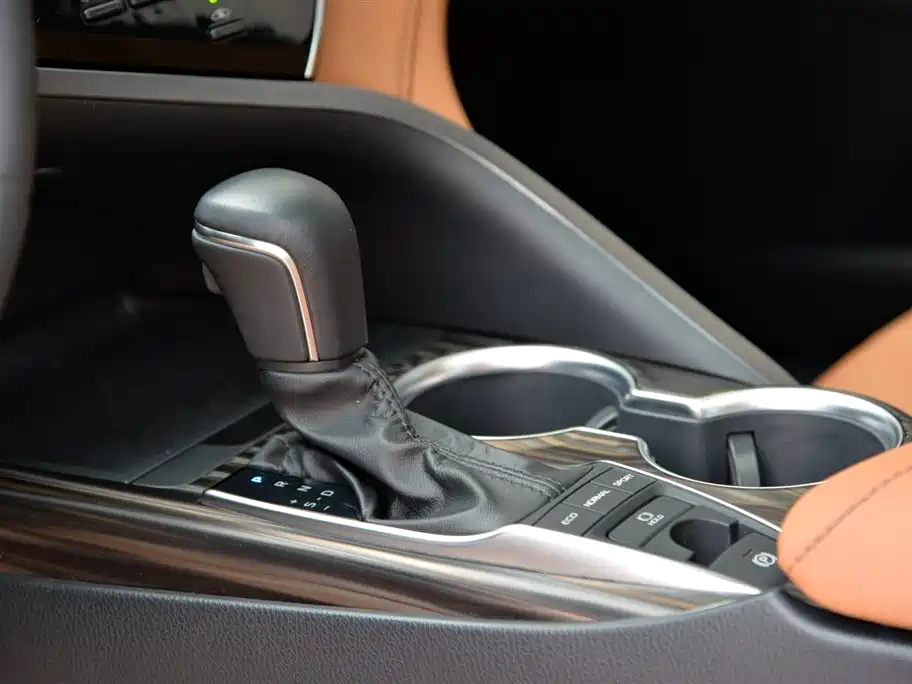 Toyota Camry 2021 — фото 8