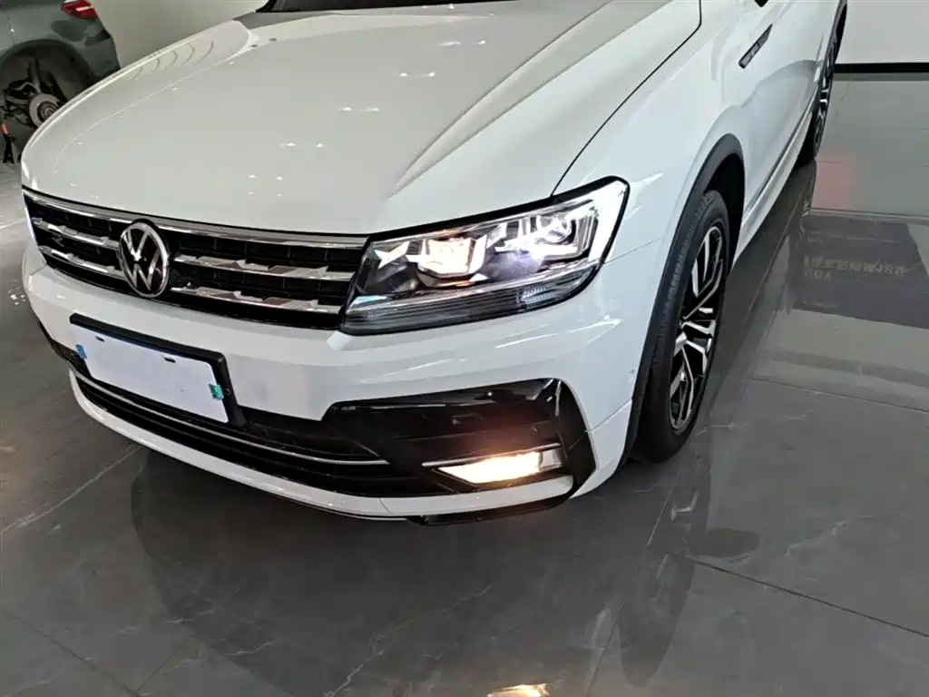 Volkswagen Tiguan L 2021 — фото 24