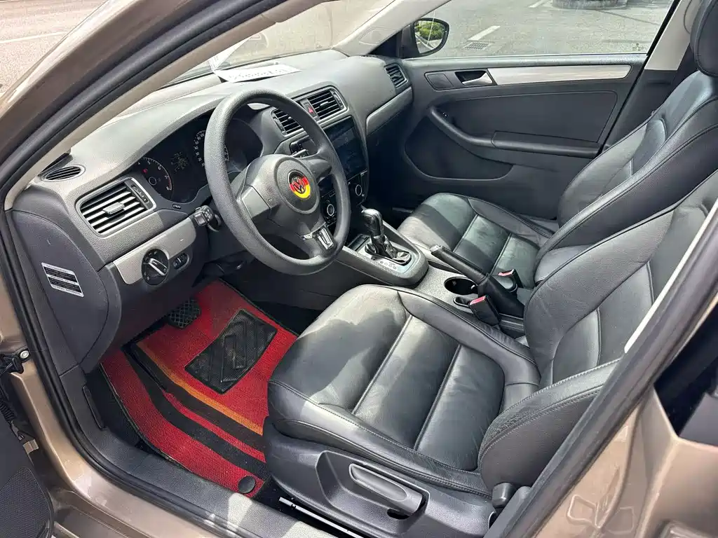 Volkswagen Sagitar 2013