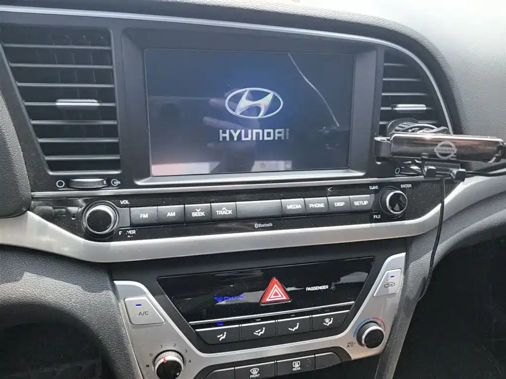 Hyundai Elantra 2018 — фото 13